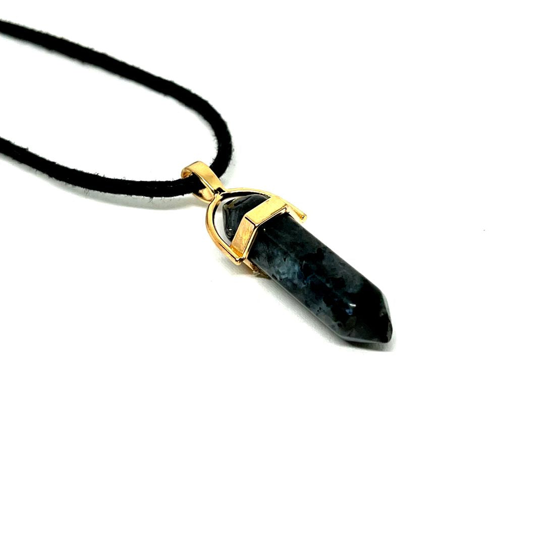 Collar con Dije de Labradorita en Forma de Punta de Lápiz
