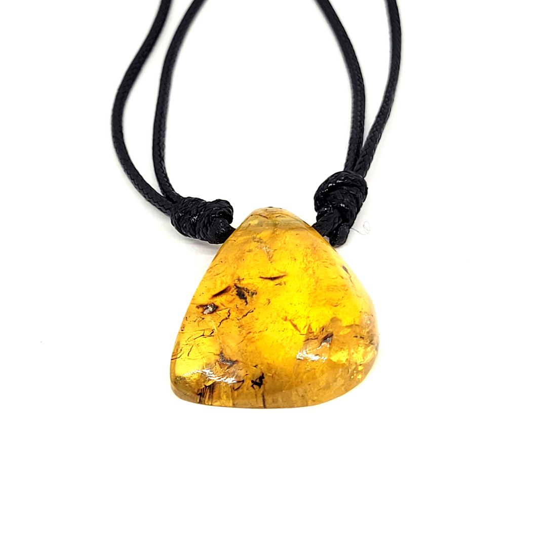 Collar con Dije de Ámbar en Forma de Tempano