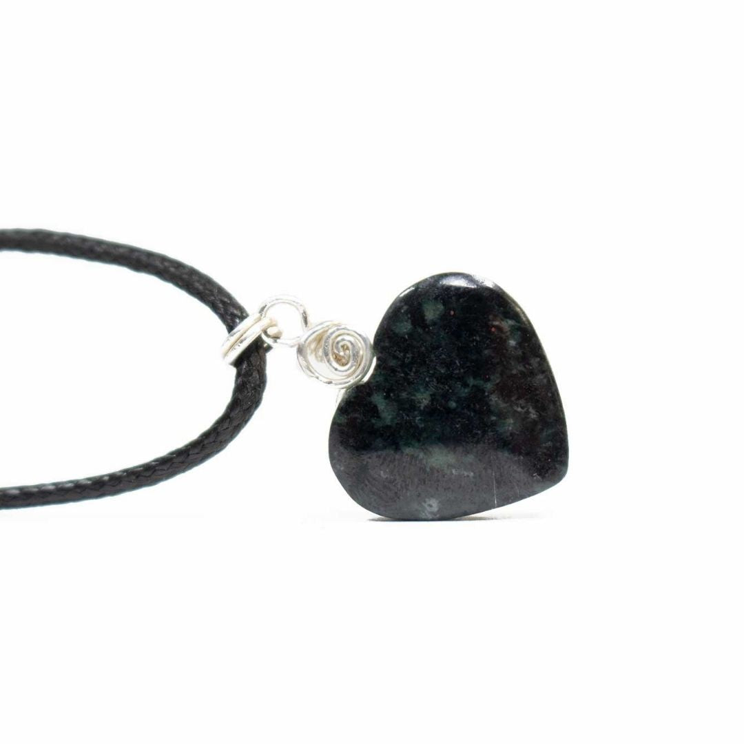 Collar con Dije de Jade Forma de Corazón
