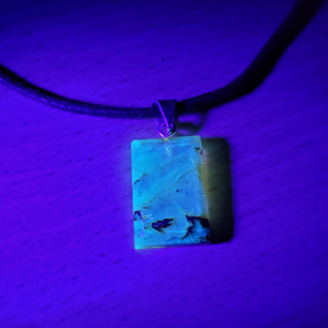 Collar con Dije de Ámbar en Forma Rectangular