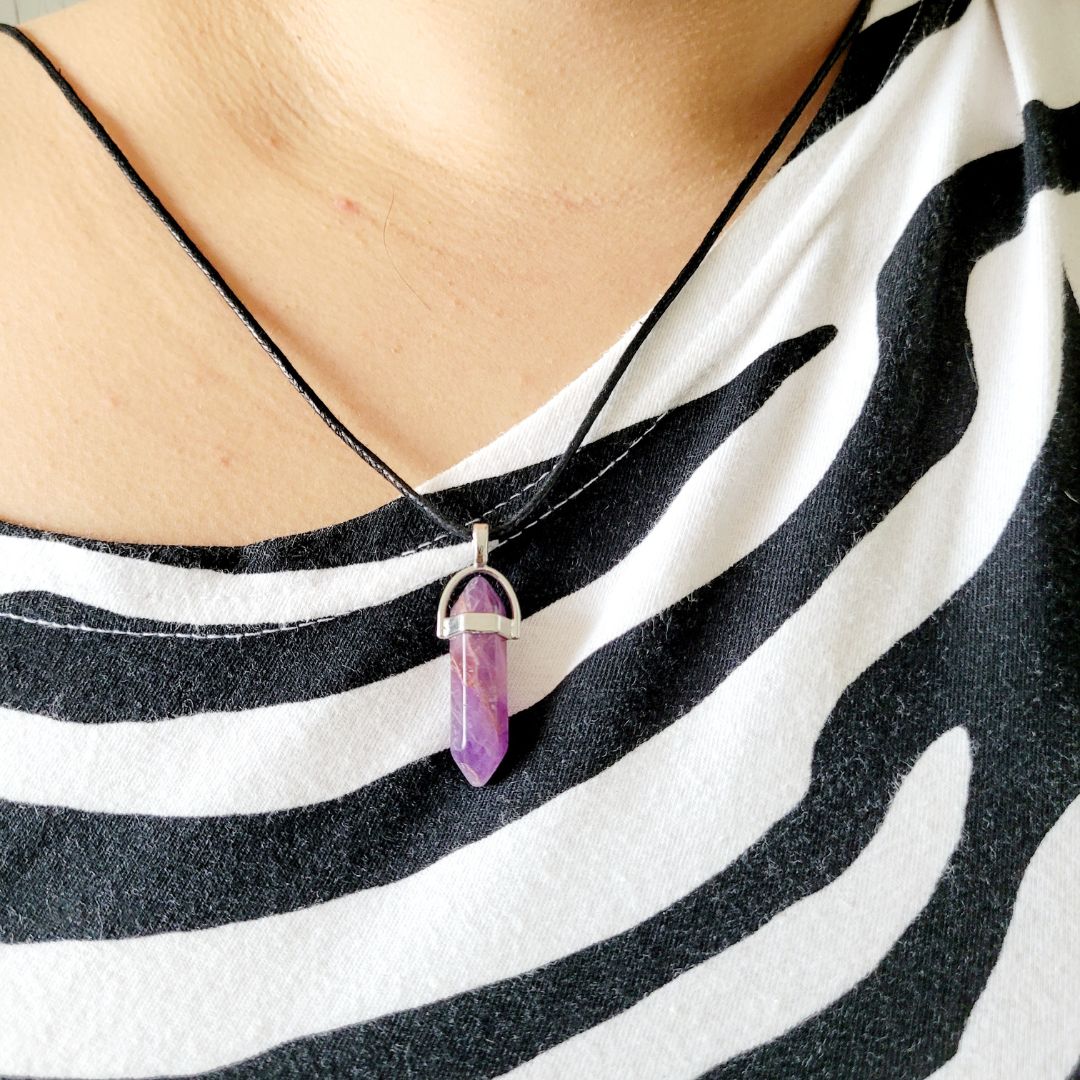 Collar con Dije de Amatista en Forma de Punta de Lápiz